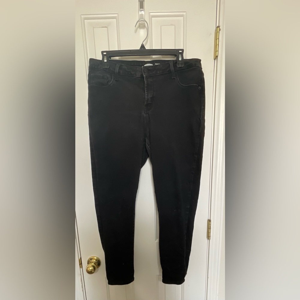 Black “Rockstar Super Skinny Mid-Rise” Jeans - Old Navy - Size 14 SHORT